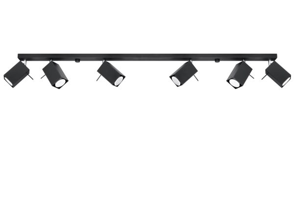 Lampa szynowa z czterema reflektorami w nowoczesnej garderobie