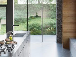 Miniaturka 4 - Lampa sufitowa szynowa z czterema reflektorami w kuchni