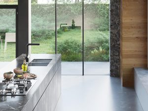 Miniaturka 10 - Stylowe oświetlenie szynowe LED w jasnej kuchni