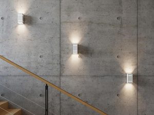 Miniaturka 16 - Srebrnoszary kinkiet w stylu industrialnym zamontowany przy schodach