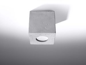 Miniaturka 1 - Betonowa oprawa natynkowa – prosta forma i surowy wygląd