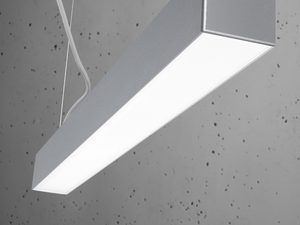 Miniaturka 12 - Lampa wisząca liniowa szara LED na tle betonowej ściany