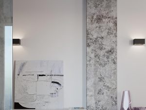 Miniaturka 11 - Salon z czarnymi kinkietami LED i betonowym sufitem