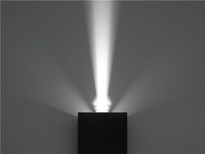 Miniaturka 4 - Designerski kinkiet LED w kolorze czarnym z podwójnym rozbłyskiem na szarym tle