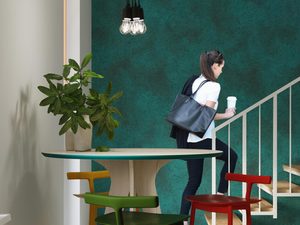 Miniaturka 17 - Lampa wisząca w kolorze czarnym z sześcioma białymi żarówkami białymi żarówkami