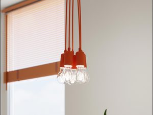 Miniaturka 51 - Trio pomarańczowych lamp nad wyspą w jasnej kuchni w stylu skandynawskim