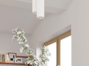 Miniaturka 5 - Białe lampy wiszące z drewnem nad stołem w nowoczesnym wnętrzu