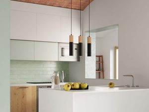 Miniaturka 4 - Drewniane lampy nad wyspą w kuchni z jasną zieloną ścianą