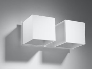 Miniaturka 7 - Białe kinkiety ścienne w nowoczesnej formie z cieniem na tle ściany