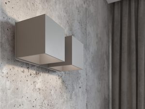 Miniaturka 15 - Aranżacja salonu z betonową ścianą i nowoczesnym kinkietem