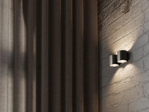 Miniaturka 10 - Kinkiet w aranżacji z ciemnymi zasłonami i fotelem