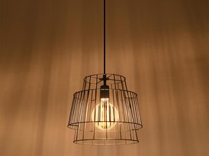 Miniaturka 2 - Czarna lampa wisząca z metalowych prętów w stylu industrialnym