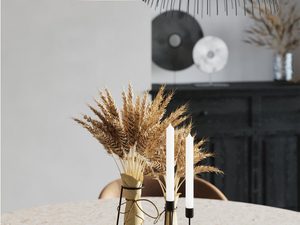 Miniaturka 11 - Industrialna czarna lampa z siatką stalową nad stołem