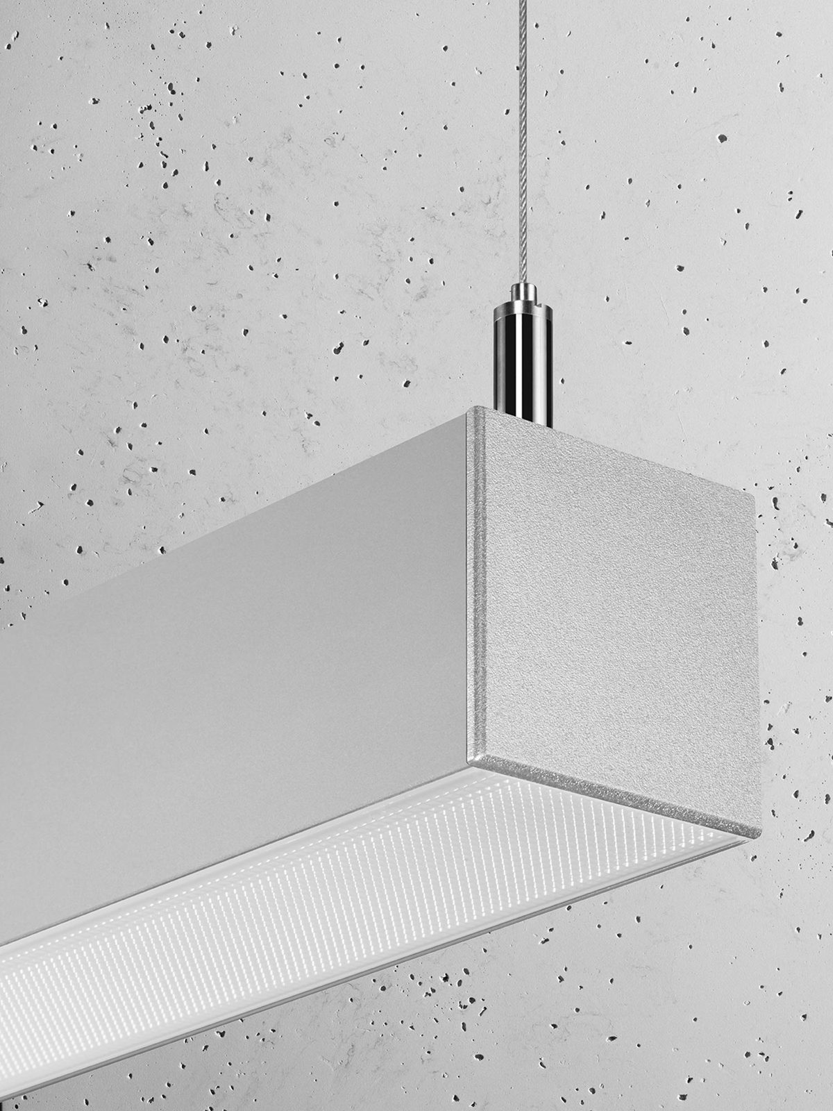 Nowoczesna srebrna lampa LED z metalową obudową, elegancki styl