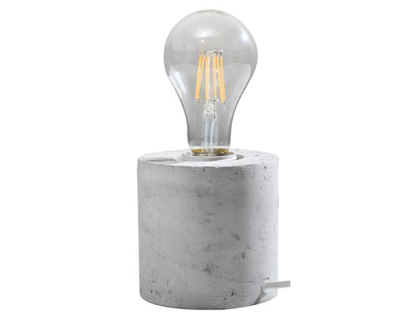 Prosta betonowa lampa stołowa z dużą żarówką dekoracyjną