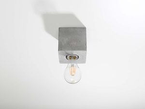 Miniaturka 1 - Nowoczesna lampa ścienna z betonową oprawą i odsłoniętą żarówką