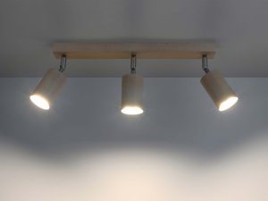 Miniaturka 2 - Drewniana oprawa sufitowa z trzema reflektorami kierunkowymi