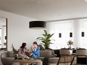 Miniaturka 8 - Czarna elegancka lampa LED sufitowa z mlecznym kloszem