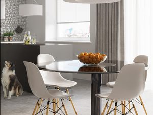 Miniaturka 3 - Jadalnia z białą lampą LED i dużymi zasłonami