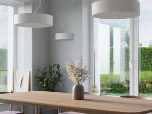 Miniaturka 9 - Minimalistyczny salon z okrągłą lampą LED wiszącą