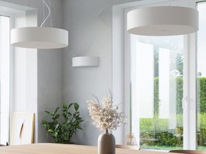 Miniaturka 4 - Nowoczesna aranżacja z białą lampą LED zawieszoną przy oknie