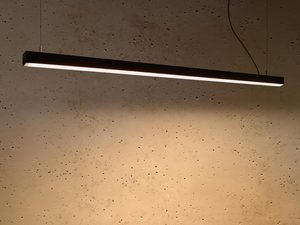 Miniaturka 9 - Czarna lampa liniowa LED z ciepłym światłem do wnętrz w stylu skandynawskim