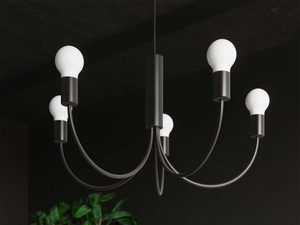 Miniaturka 4 - Żyrandol z pięcioma żarówkami w industrialnym wnętrzu