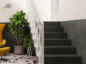 Miniaturka 10 - Schody z kinkietem LED na ścianie w jasnym wnętrzu