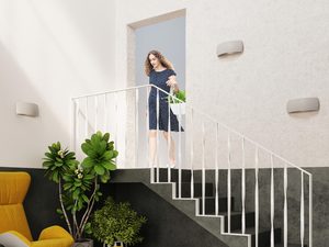 Miniaturka 11 - Aranżacja klatki schodowej z białymi kinkietami LED