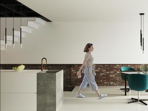 Miniaturka 5 - Elegancka czarno-srebrna lampa w kuchni z wyspą