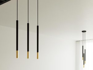 Miniaturka 18 - Kompozycja trzech czarnych lamp wiszących w jasnej kuchni