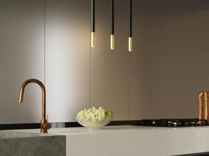 Miniaturka 16 - Czarna potrójna lampa z podświetleniem LED w aranżacji kuchennej