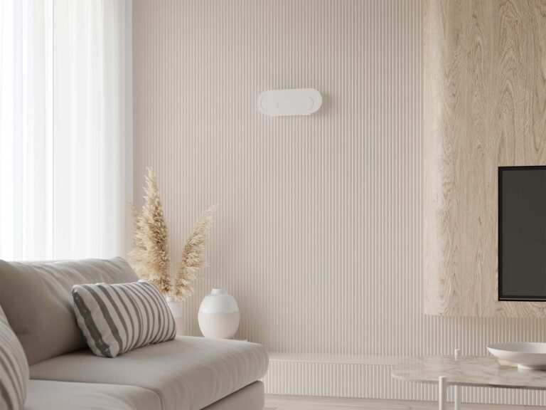 Salon z ryflowaną ścianą białą