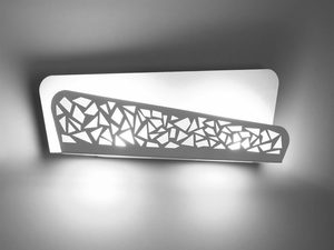 Miniaturka 2 - Ażurowy kinkiet ścienny w kolorze białym z subtelnym światłem