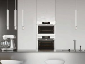 Miniaturka 4 - Aranżacja z trzema białymi tubami LED nad wyspą kuchenną