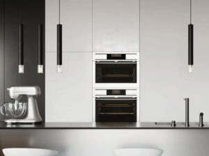 Miniaturka 10 - Minimalistyczna kuchnia z czarną tubą LED wiszącą nad blatem