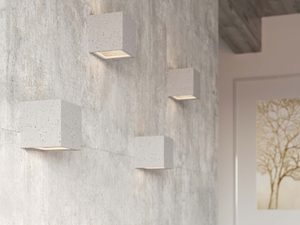 Miniaturka 5 - Ściana z betonowymi kinkietami ułożonymi w rzędzie