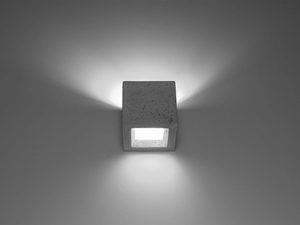 Miniaturka 2 - Sześcienny kinkiet LED z betonu i światłem skierowanym w dół