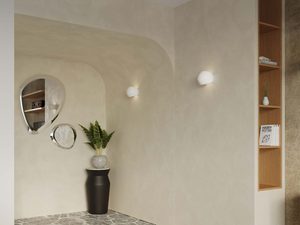 Miniaturka 6 - Kinkiet LED w odcieniu bieli na ścianie o strukturze tynku glinianego