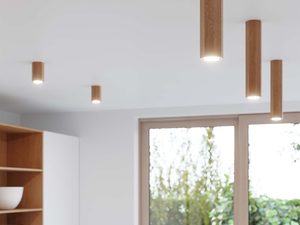 Miniaturka 3 - Drewniana szyna LED z reflektorami zamontowana w kuchni