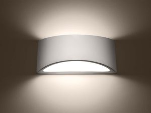 Miniaturka 2 - Schody z białą lampą ścienną LED – wnętrze minimalistyczne