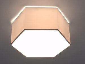 Miniaturka 2 - Sześciokątny plafon LED w kolorze beżowym, delikatne światło