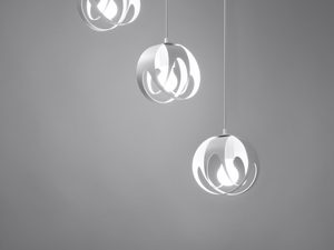 Miniaturka 2 - Lampa LED wisząca z trzema białymi kulami do jadalni