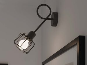 Miniaturka 4 - Kinkiet ścienny z klatkowym kloszem – zamontowany nad schodami