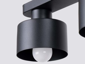 Miniaturka 3 - Zbliżenie na detal zawiesia nowoczesnej lampy w matowej czerni