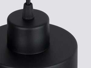 Miniaturka 3 - Zbliżenie na detal czarnego zawiesia lampy wiszącej