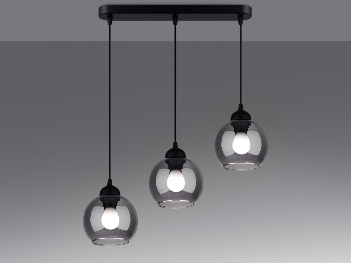 Trójramienna lampa wisząca z kulistymi szklanymi kloszami