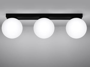 Miniaturka 6 - Zbliżenie na trzy mleczne kule na czarnej listwie oświetleniowej