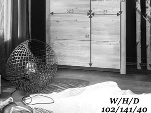 Miniaturka 9 - Szafka drewniana z witryną i oświetleniem LED w jasnym wnętrzu z wymiarami