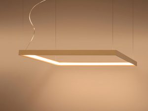 Miniaturka 18 - Złota lampa LED z miękkim światłem na tle brązowej ściany